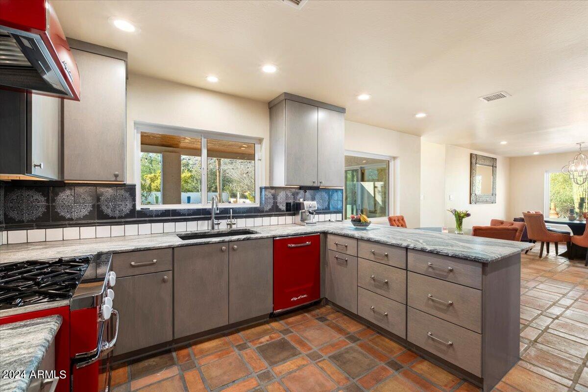 8642 N Cardinal Drive