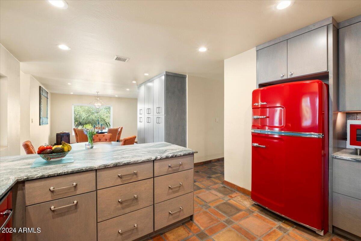 8642 N Cardinal Drive
