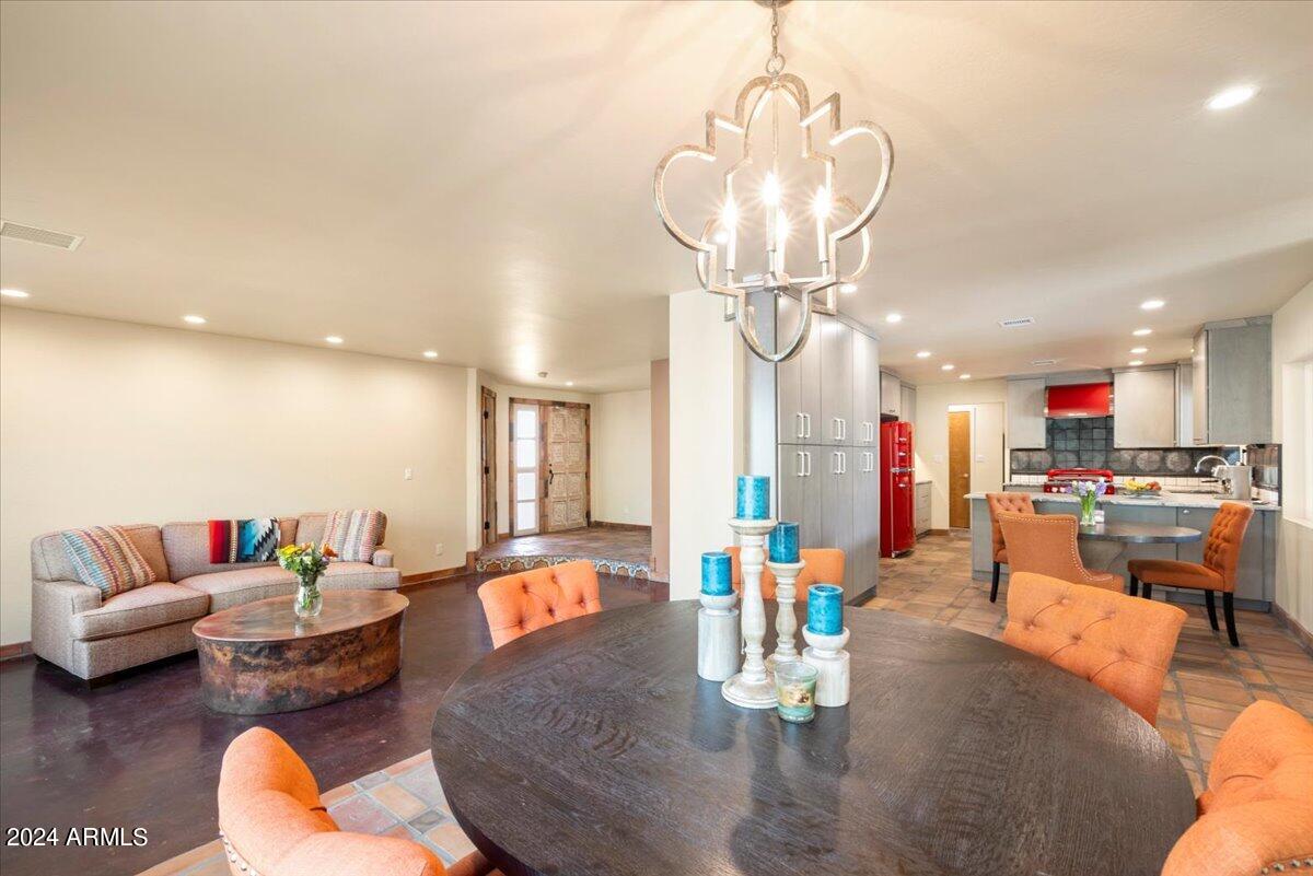 8642 N Cardinal Drive