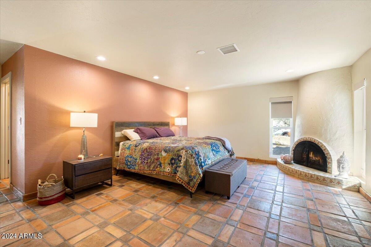 8642 N Cardinal Drive