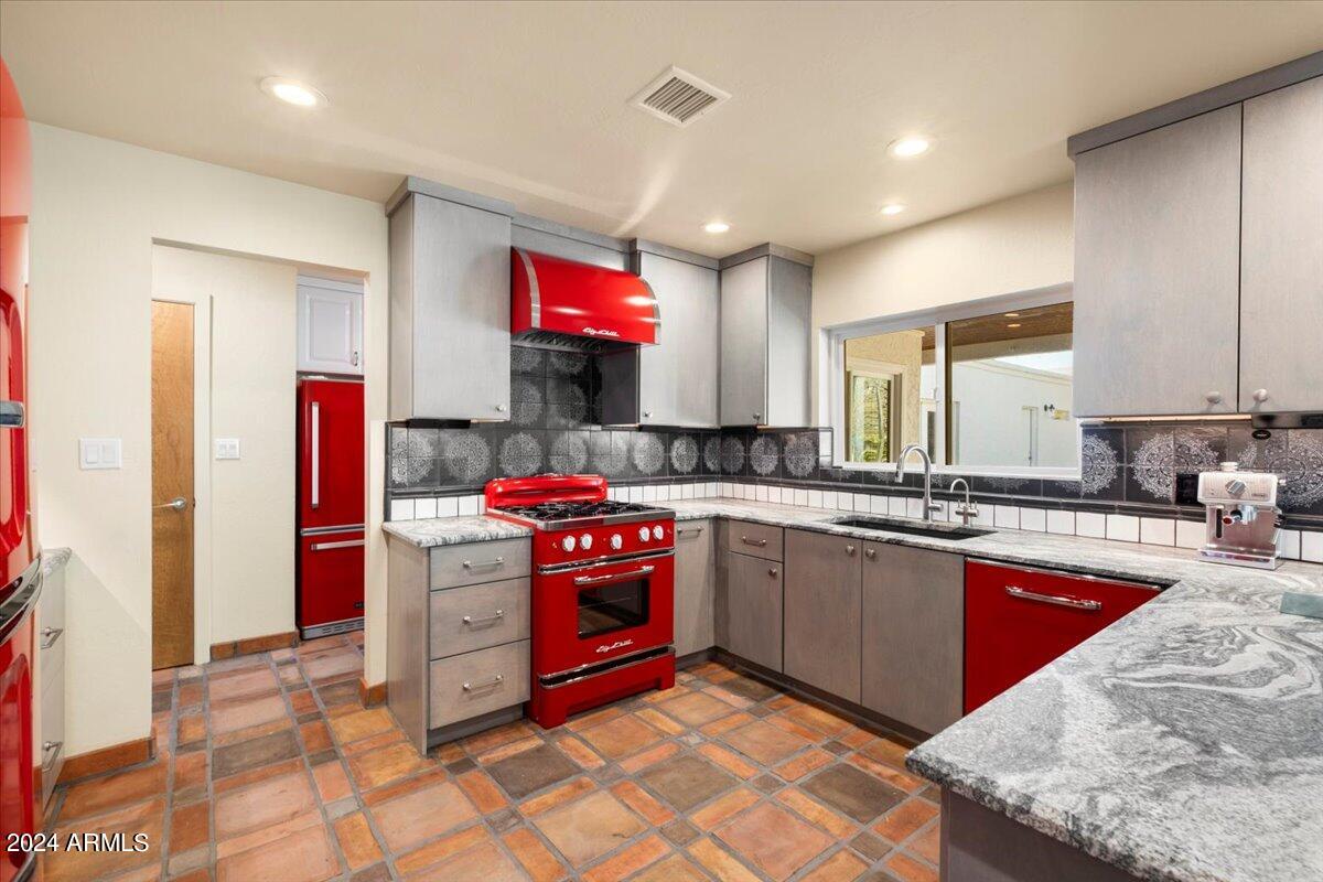 8642 N Cardinal Drive