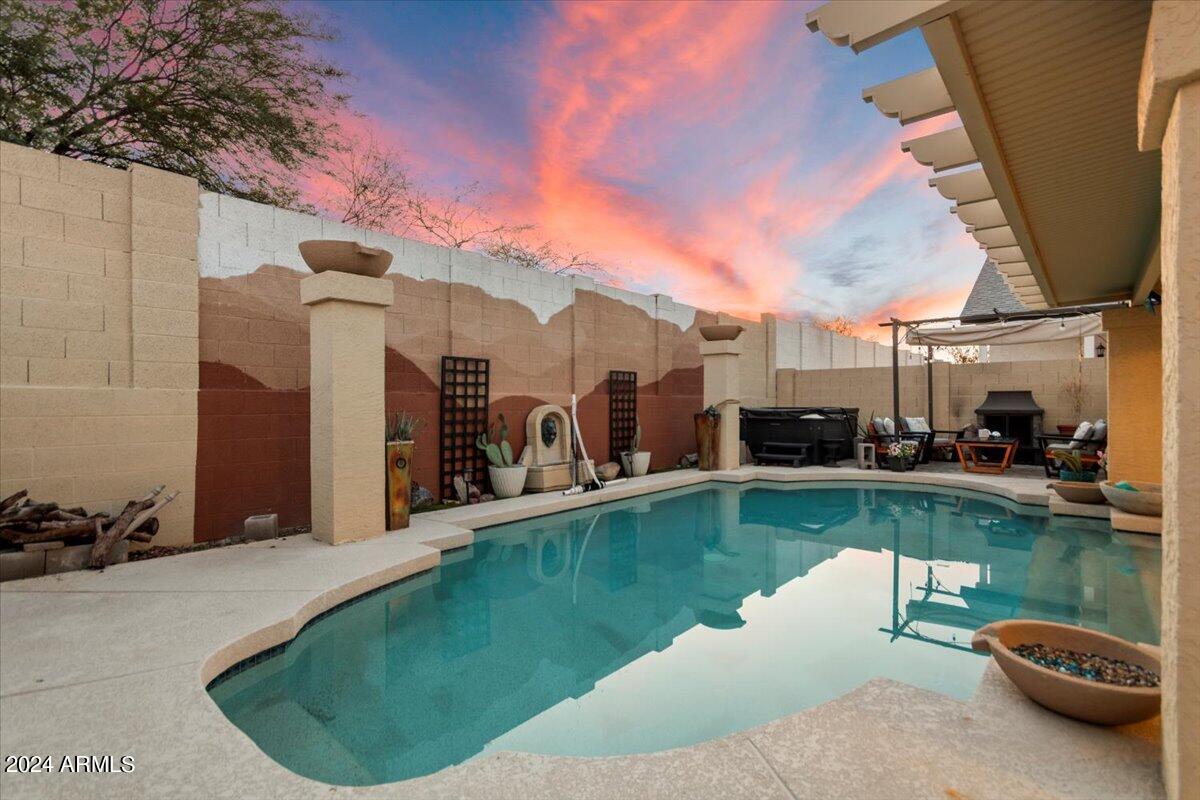 1461 E RENEE Drive