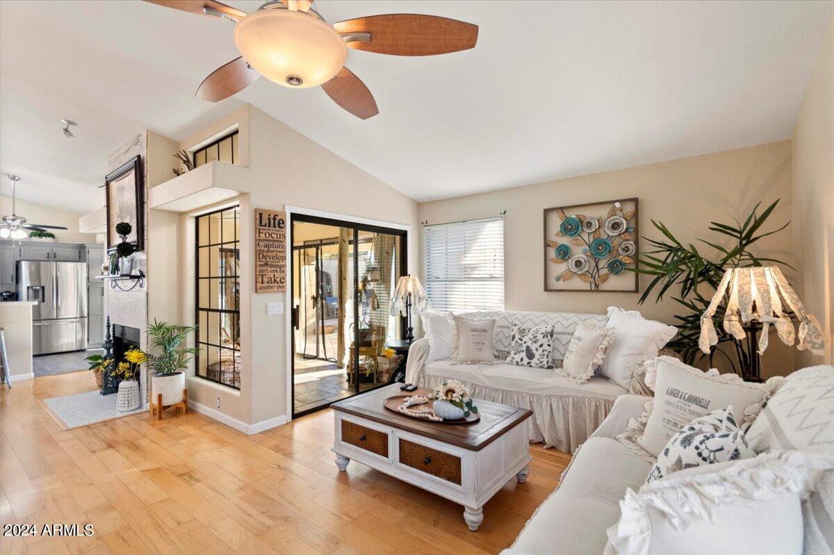1461 E RENEE Drive