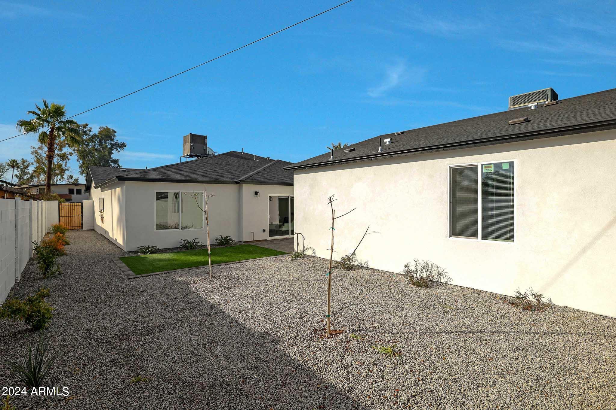 1348 E COLTER Street