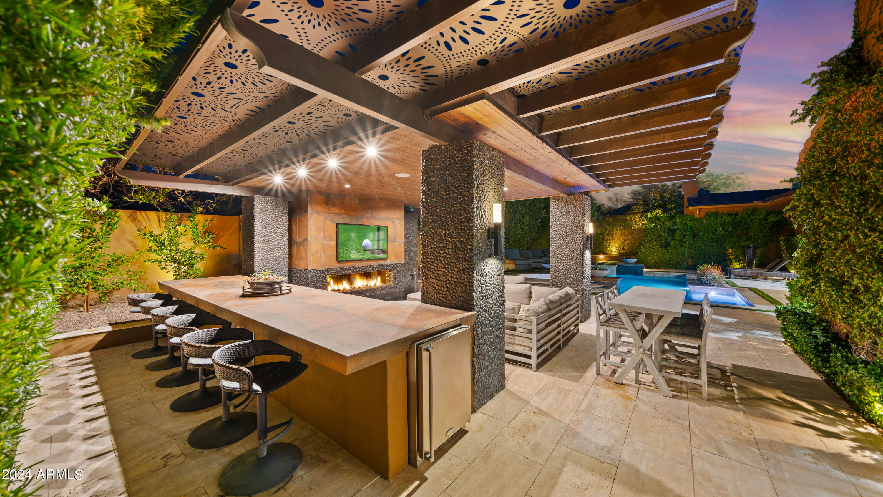 8942 E CALLE DE LAS BRISAS --