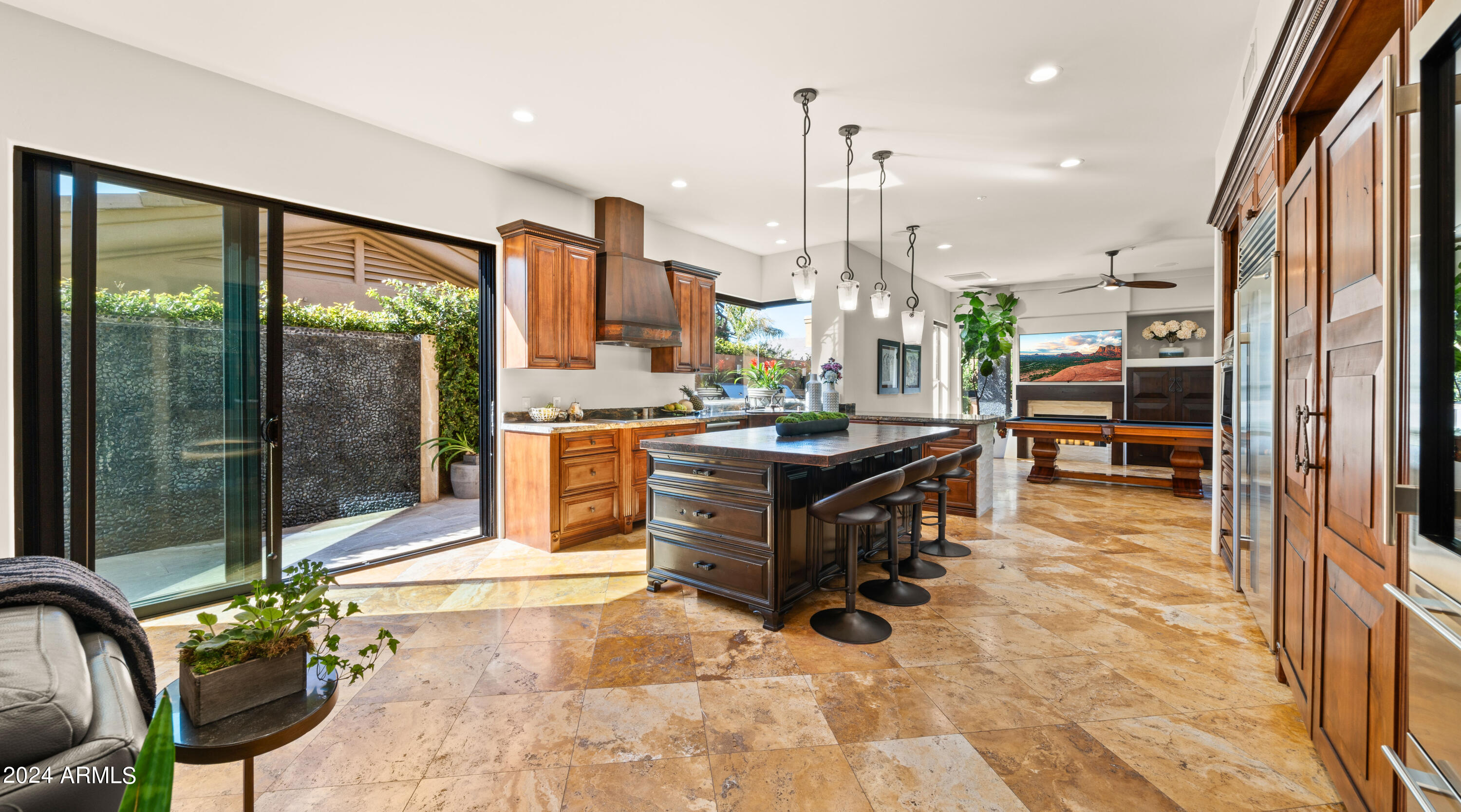 8942 E CALLE DE LAS BRISAS --