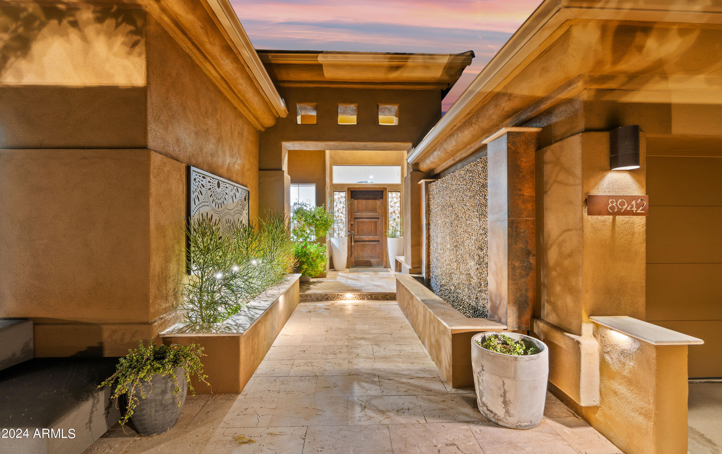 8942 E CALLE DE LAS BRISAS --