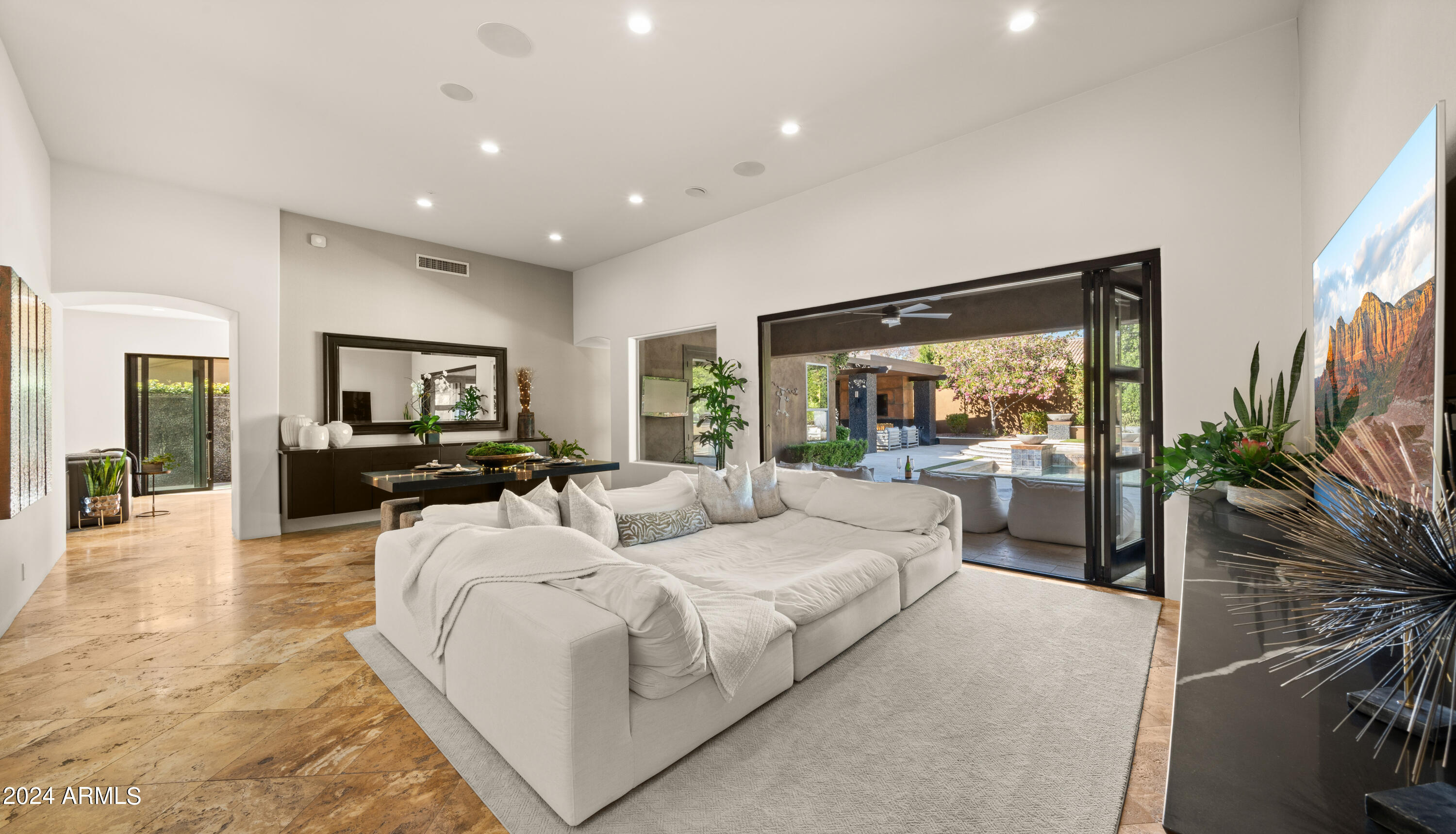8942 E CALLE DE LAS BRISAS --