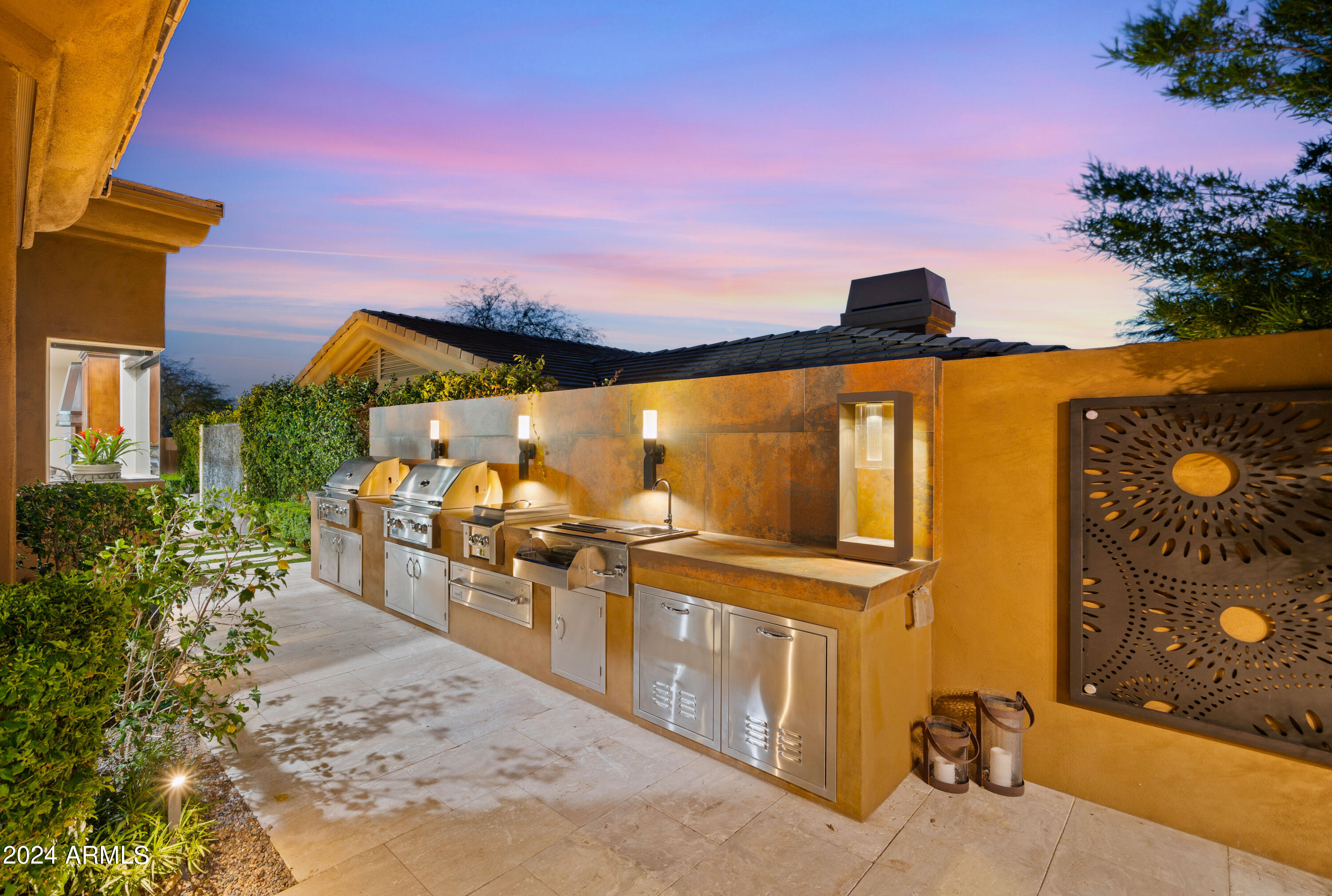 8942 E CALLE DE LAS BRISAS --