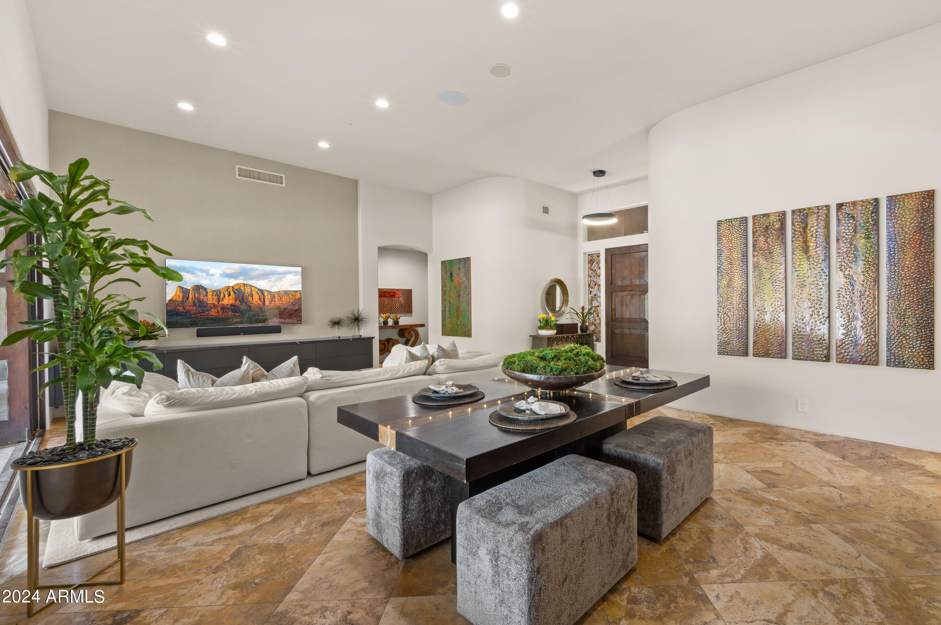 8942 E CALLE DE LAS BRISAS --