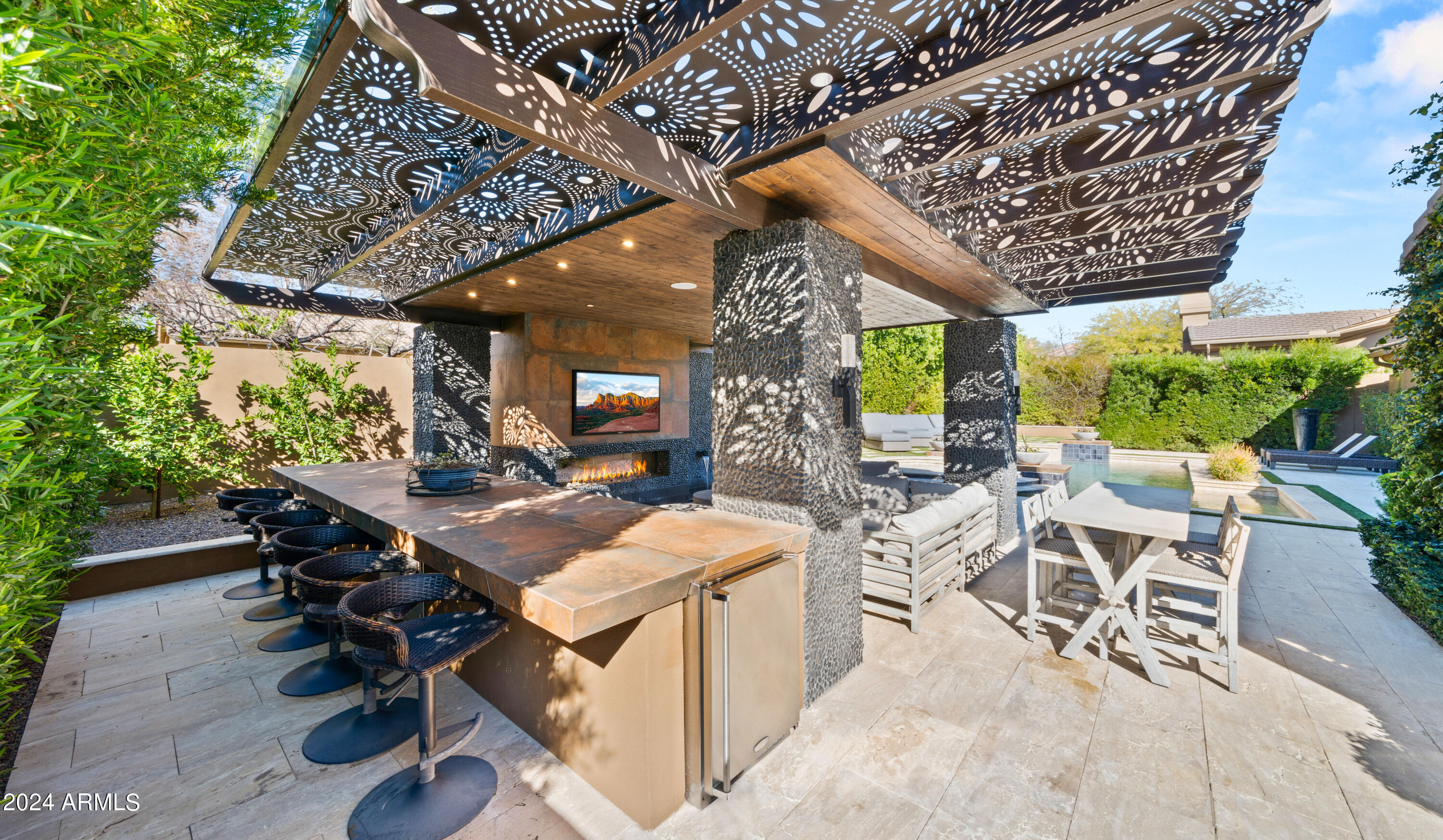 8942 E CALLE DE LAS BRISAS --