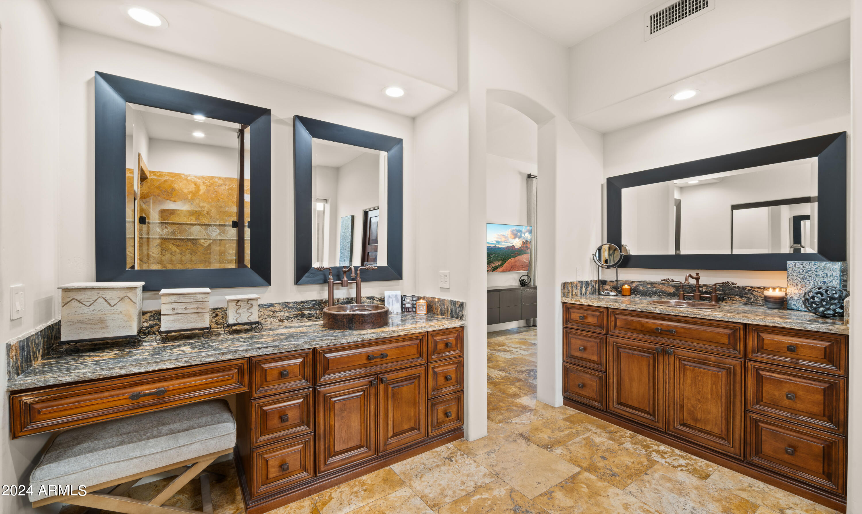 8942 E CALLE DE LAS BRISAS --
