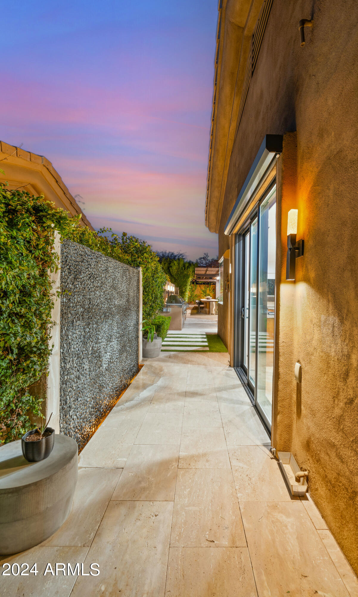 8942 E CALLE DE LAS BRISAS --