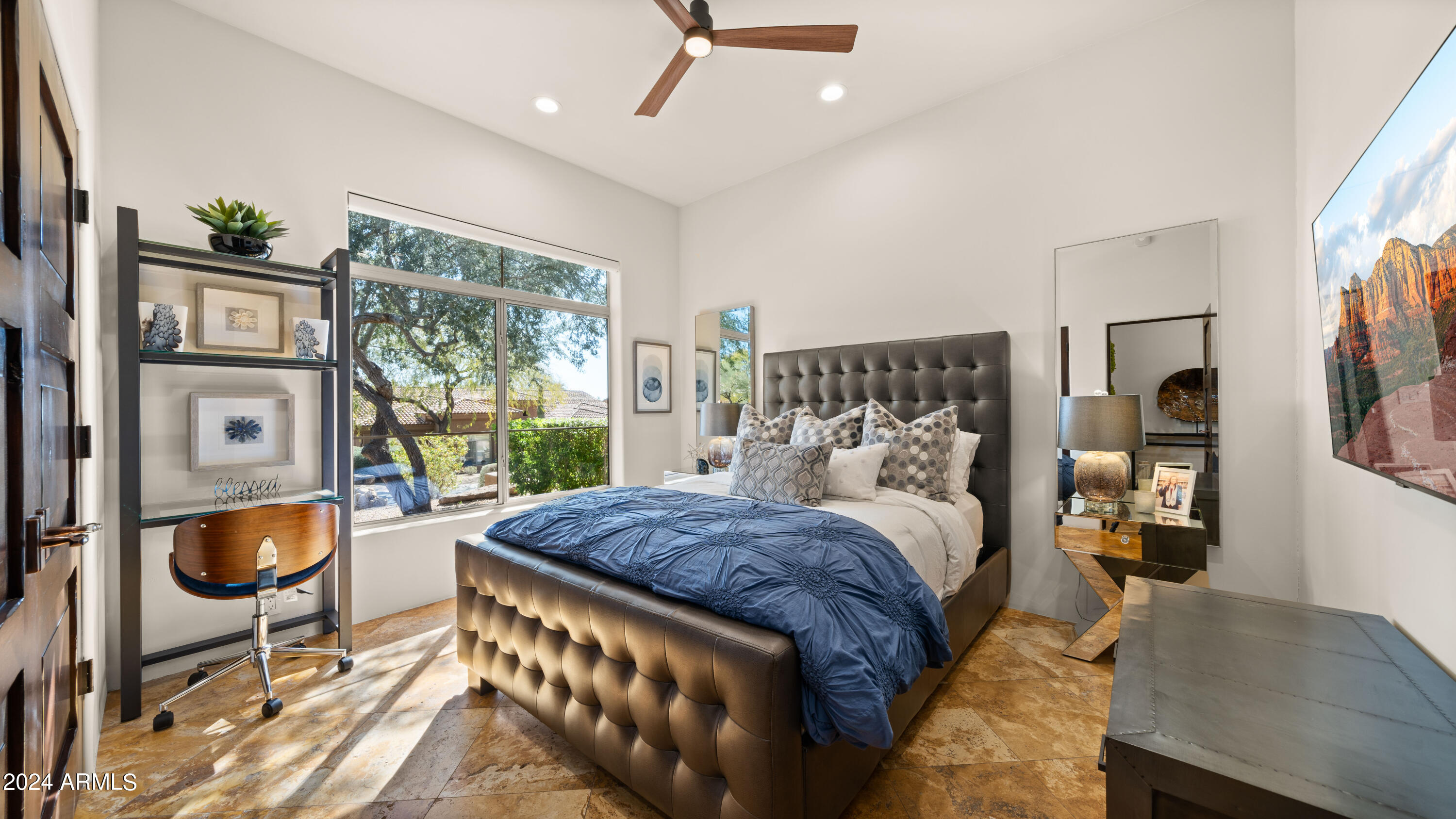 8942 E CALLE DE LAS BRISAS --