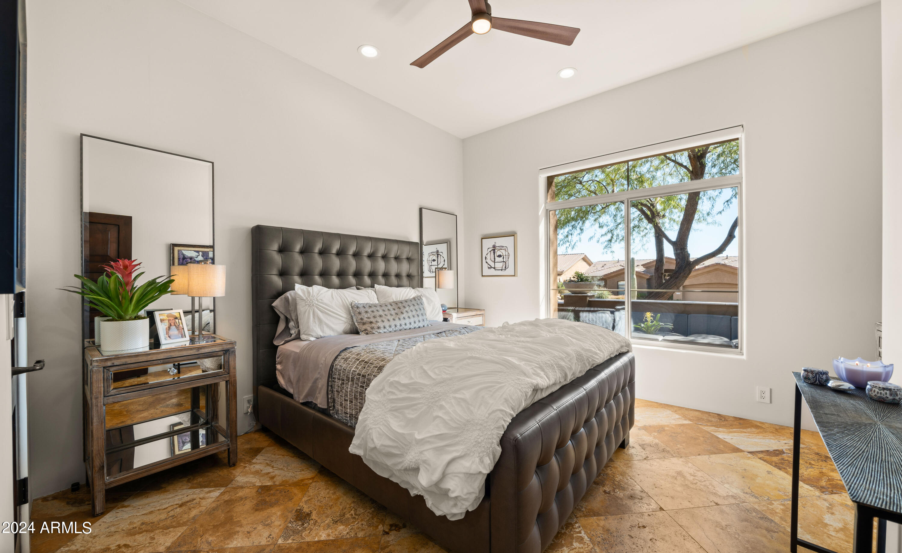 8942 E CALLE DE LAS BRISAS --