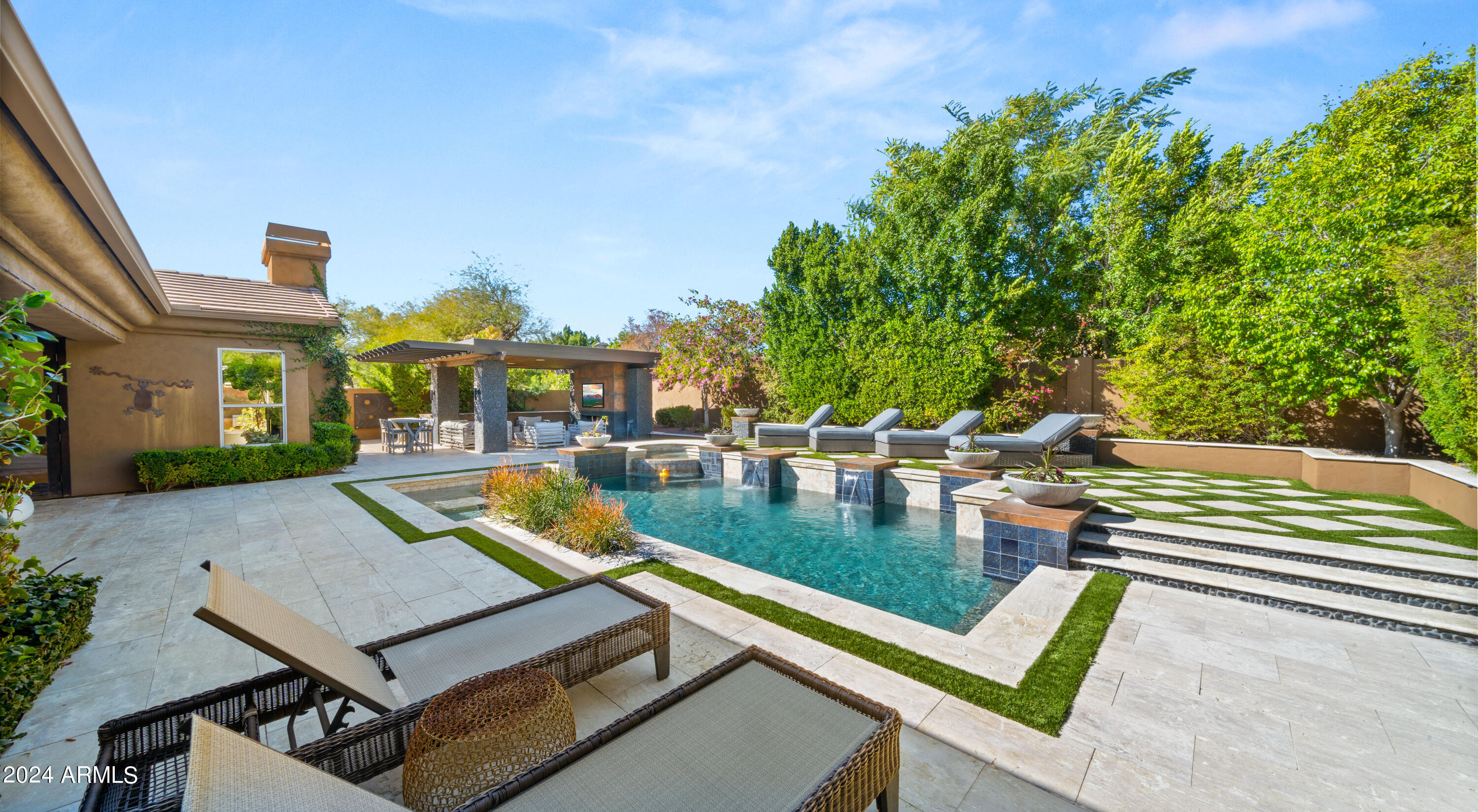8942 E CALLE DE LAS BRISAS --