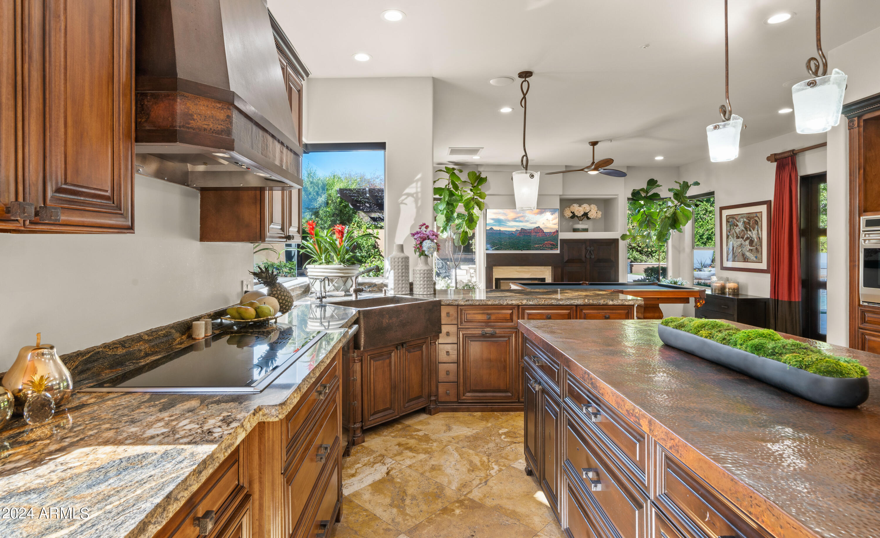8942 E CALLE DE LAS BRISAS --