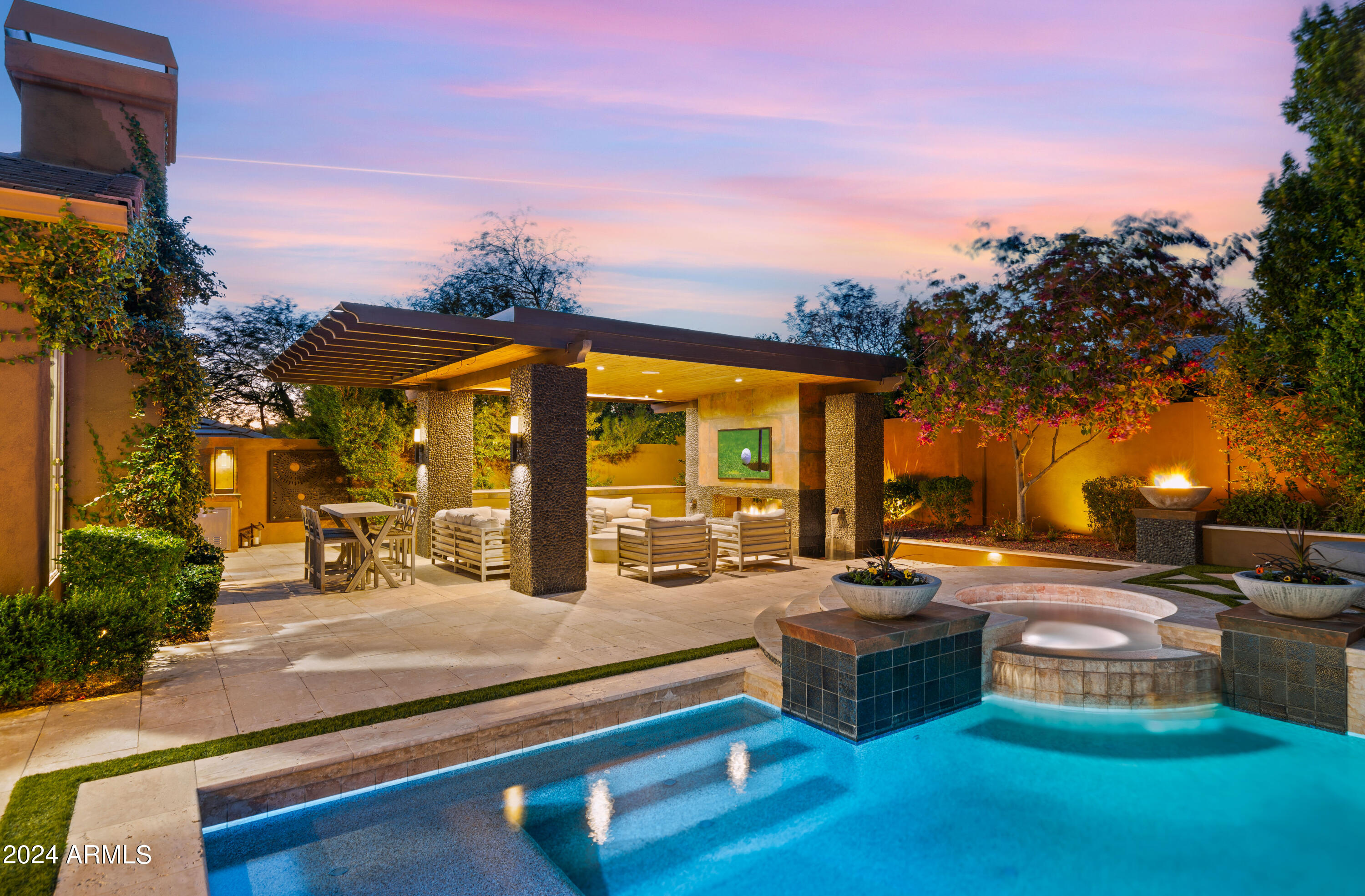 8942 E CALLE DE LAS BRISAS --