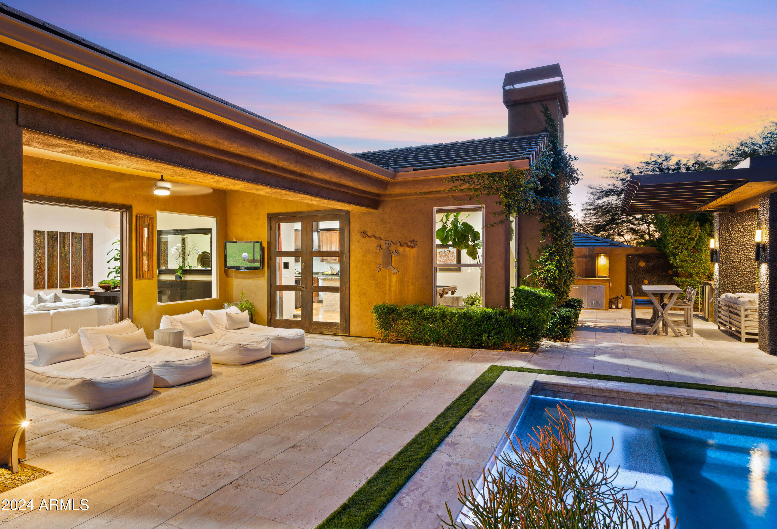 8942 E CALLE DE LAS BRISAS --