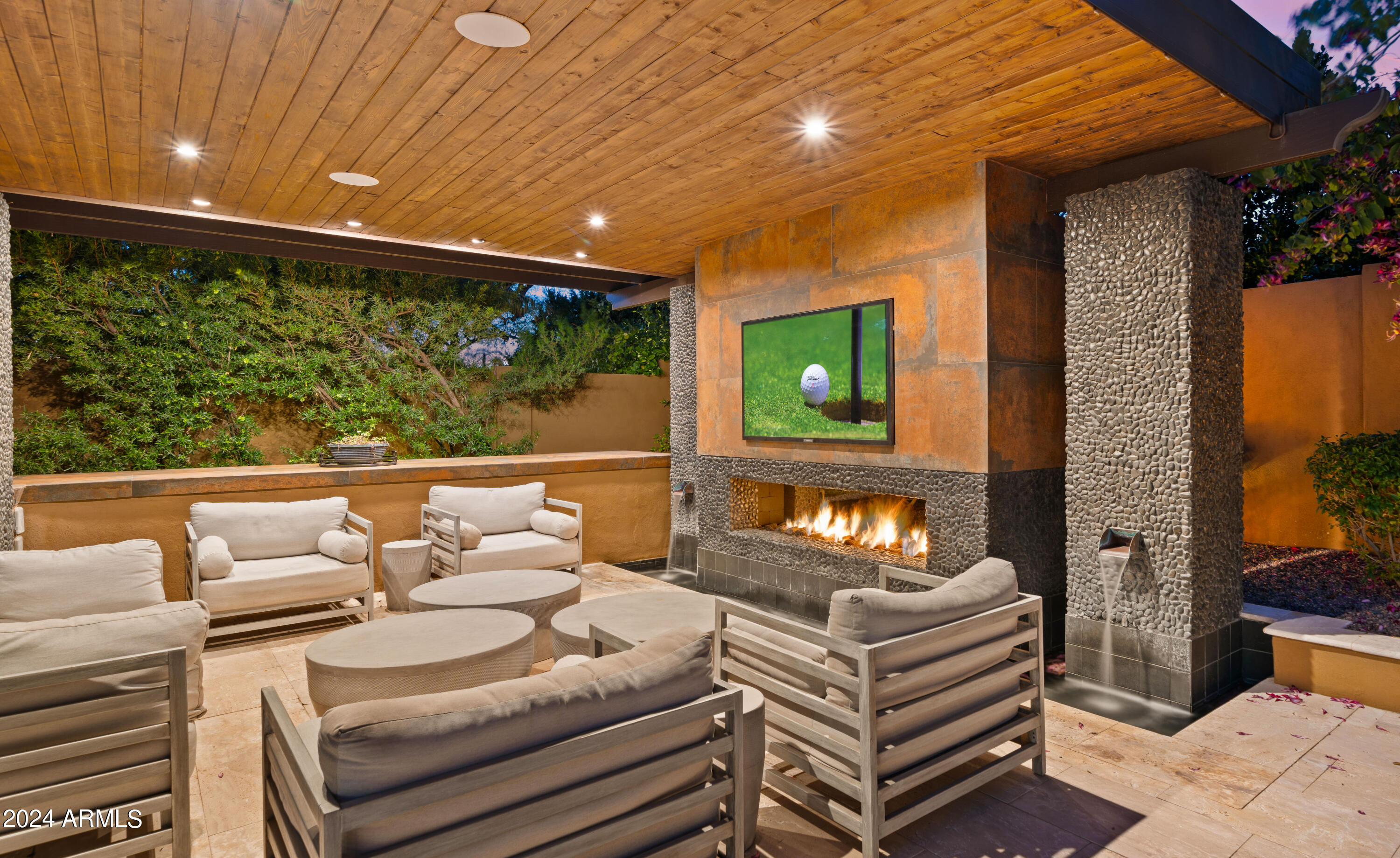 8942 E CALLE DE LAS BRISAS --