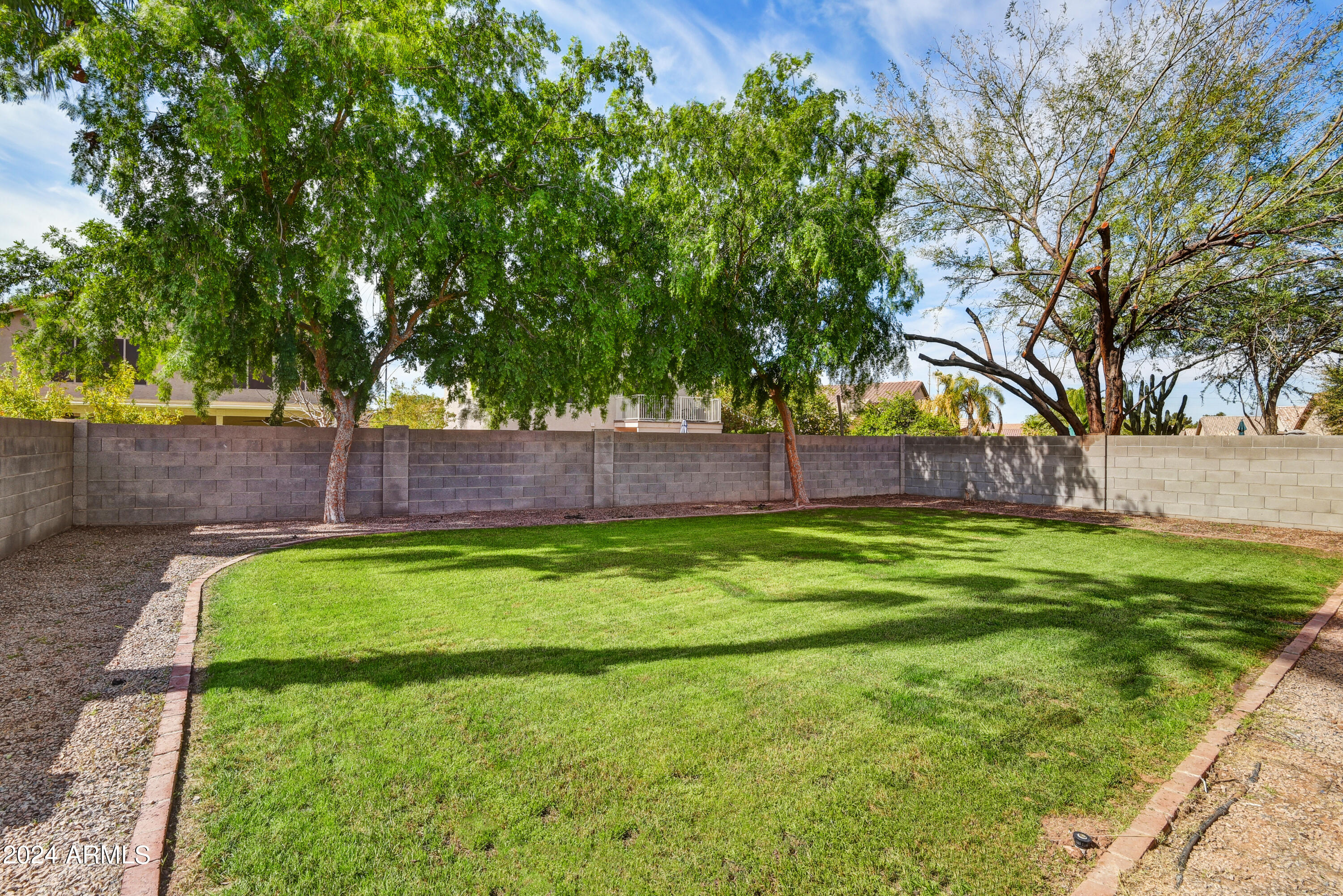 2145 E CATCLAW Street