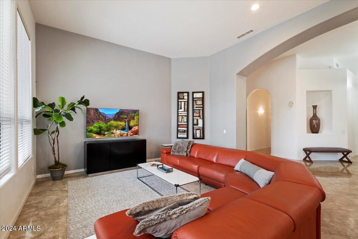 5319 E Woodridge Drive