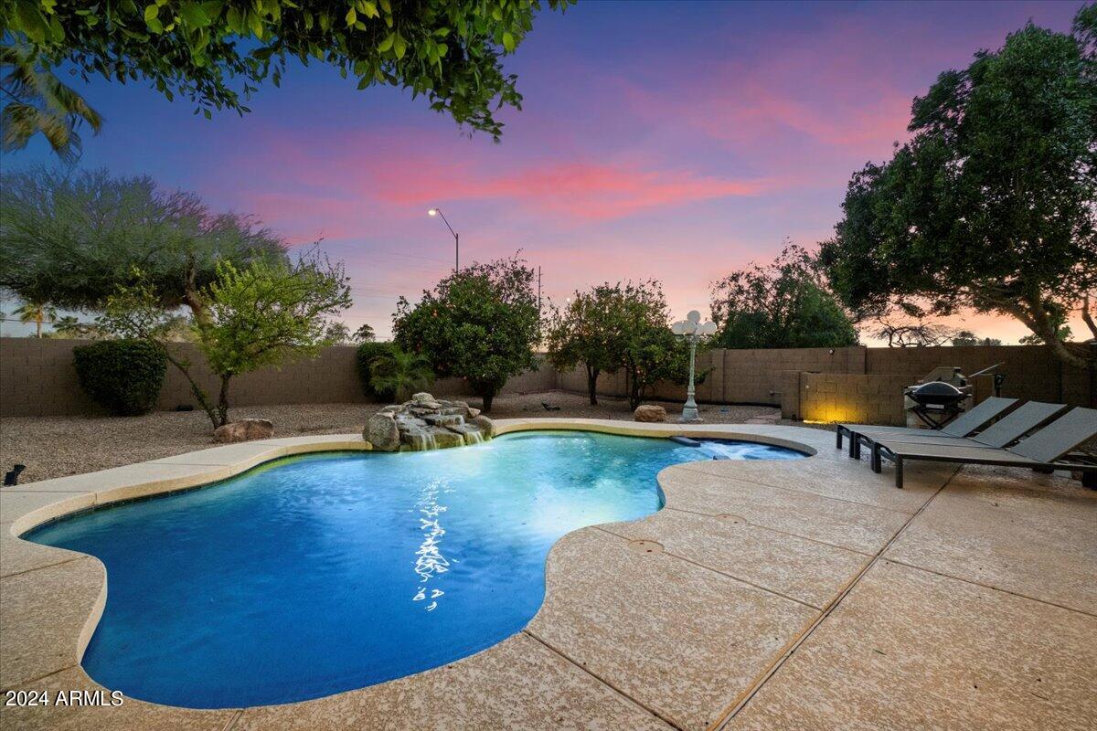 5319 E Woodridge Drive