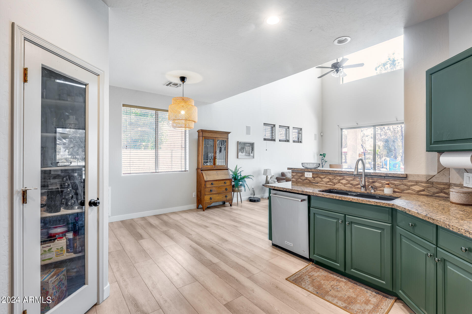 2431 E FREMONT Road