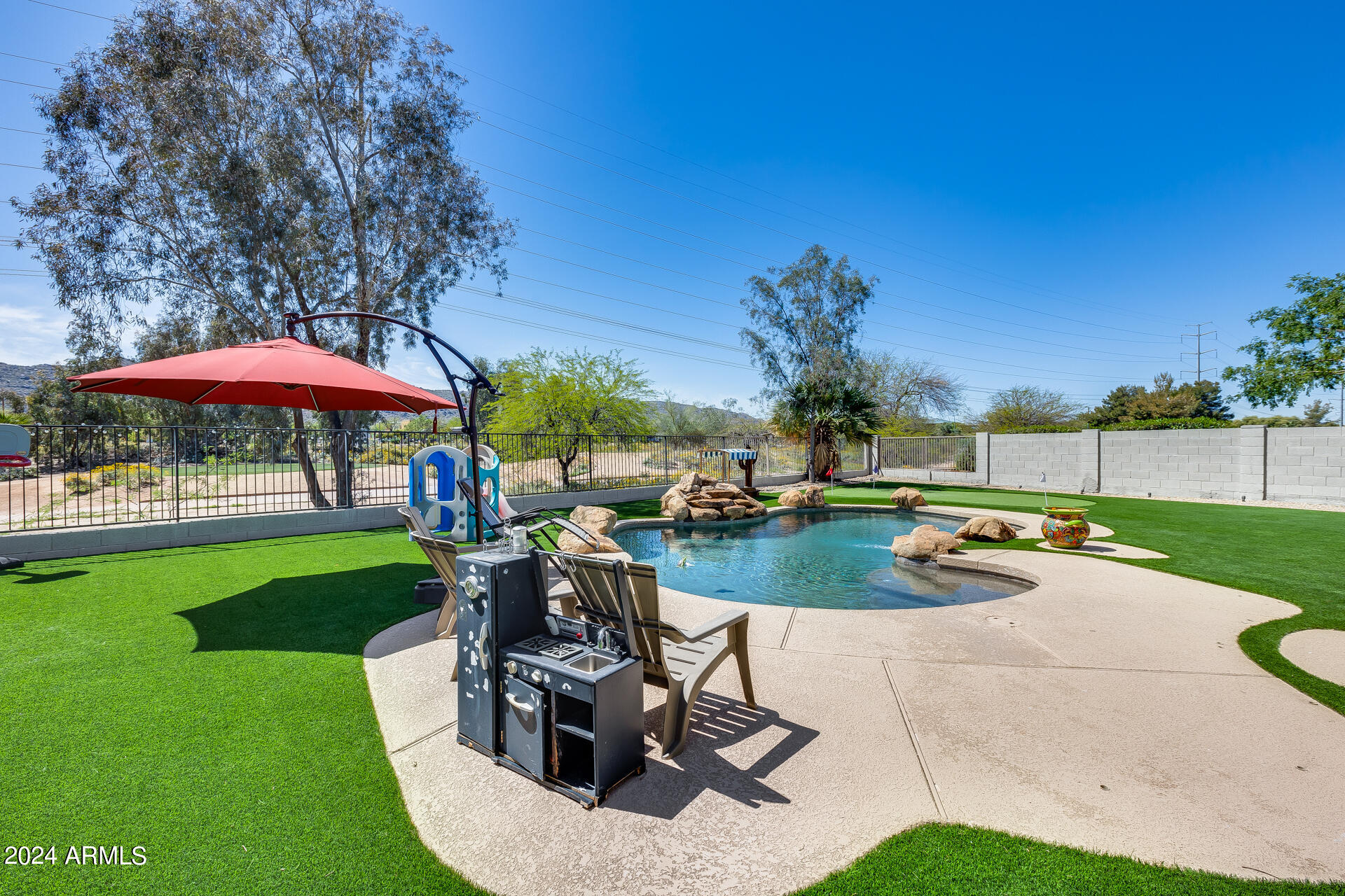 2431 E FREMONT Road
