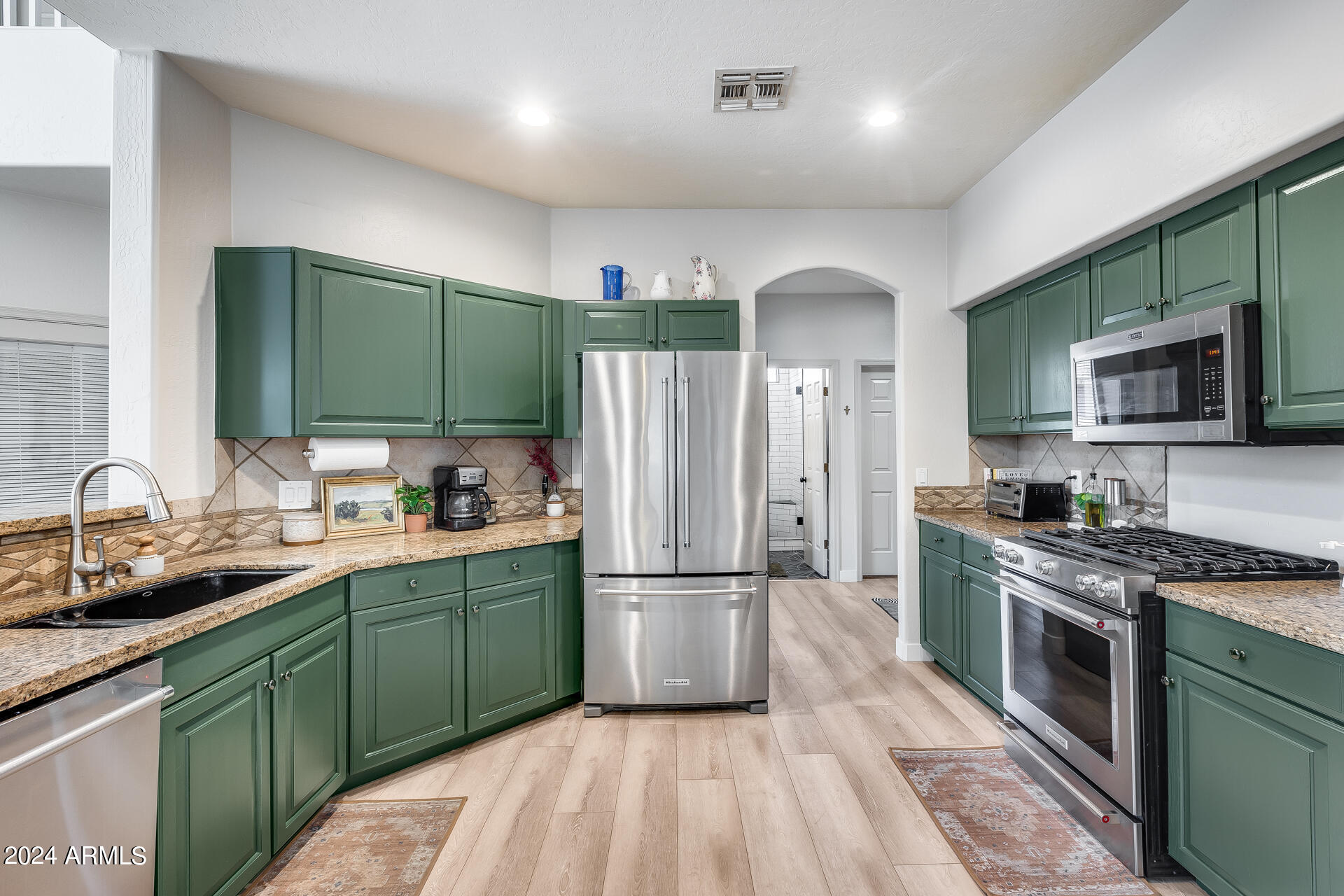 2431 E FREMONT Road