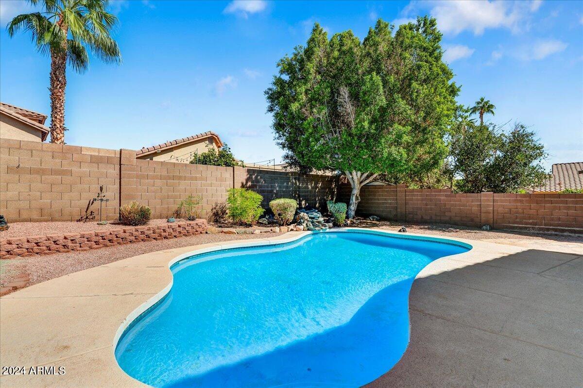 1018 E SILVERWOOD Drive