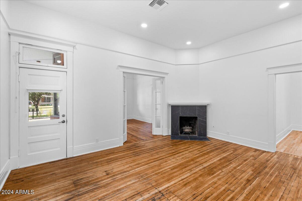 825 N 3RD Avenue