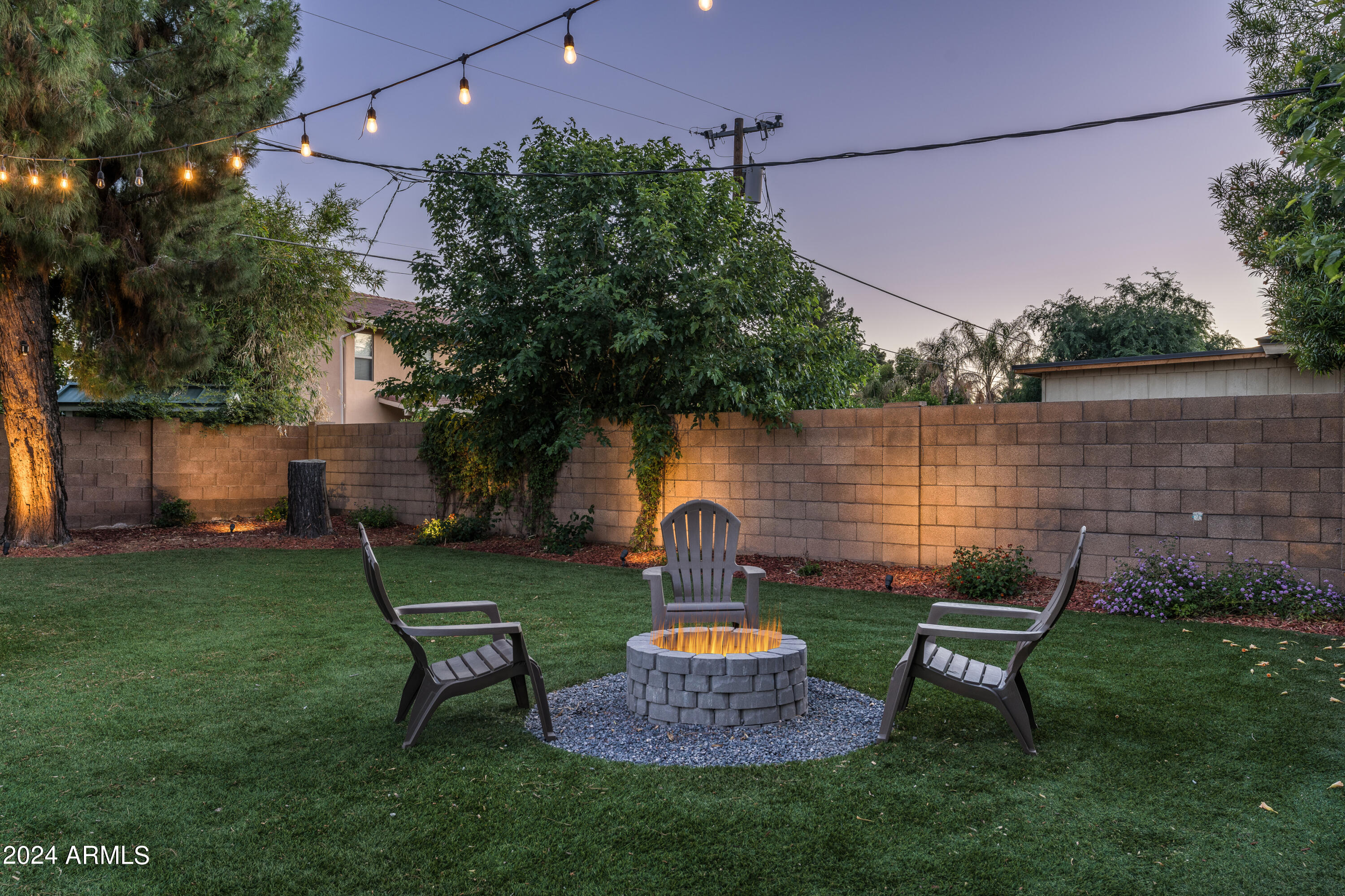 121 E TUCKEY Lane