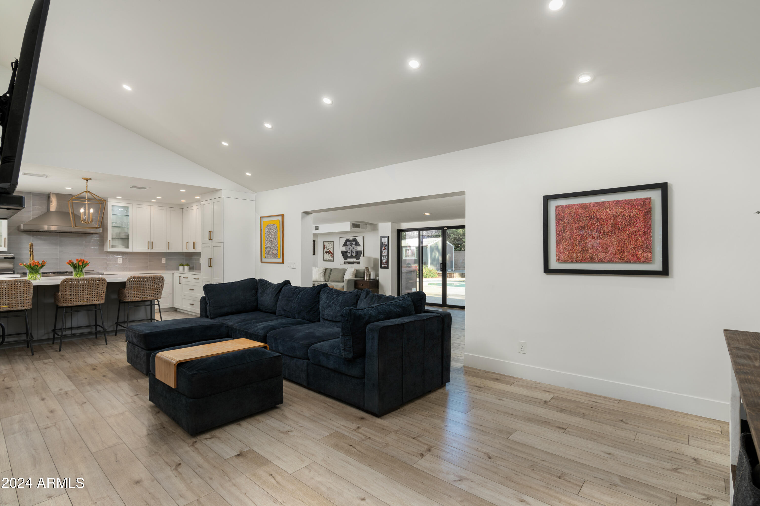 121 E TUCKEY Lane