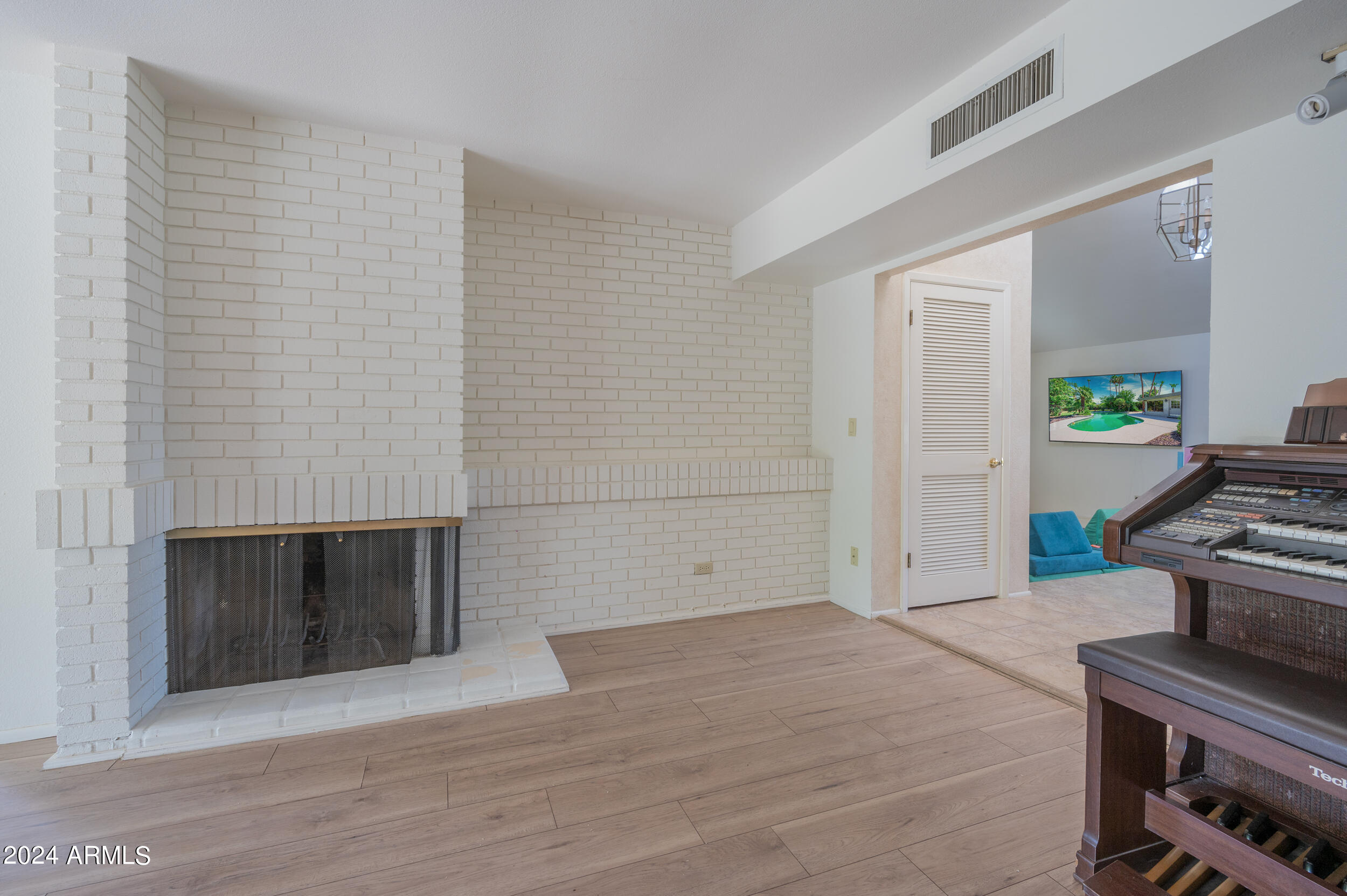 8650 E CLYDESDALE Trail