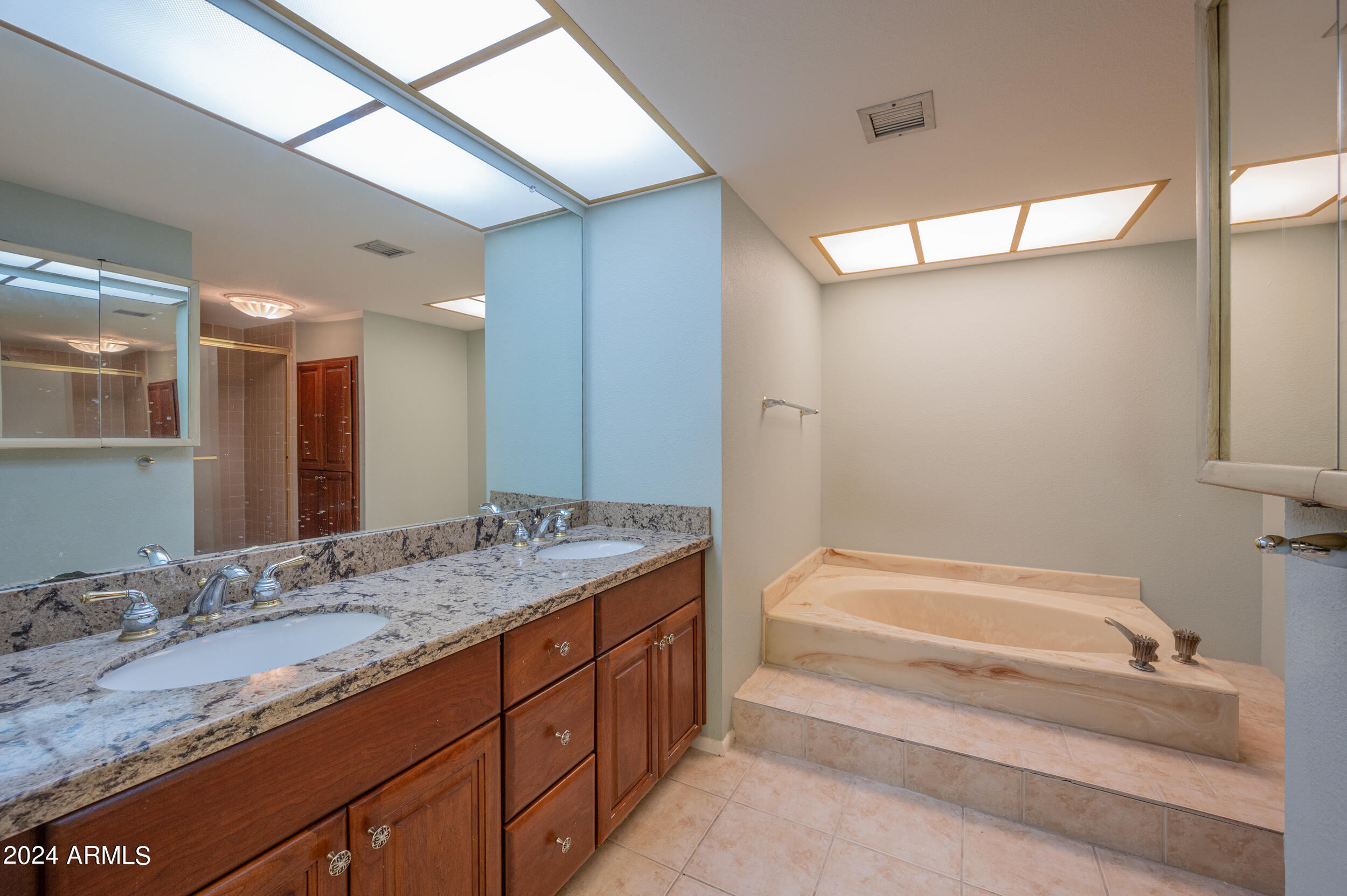8650 E CLYDESDALE Trail