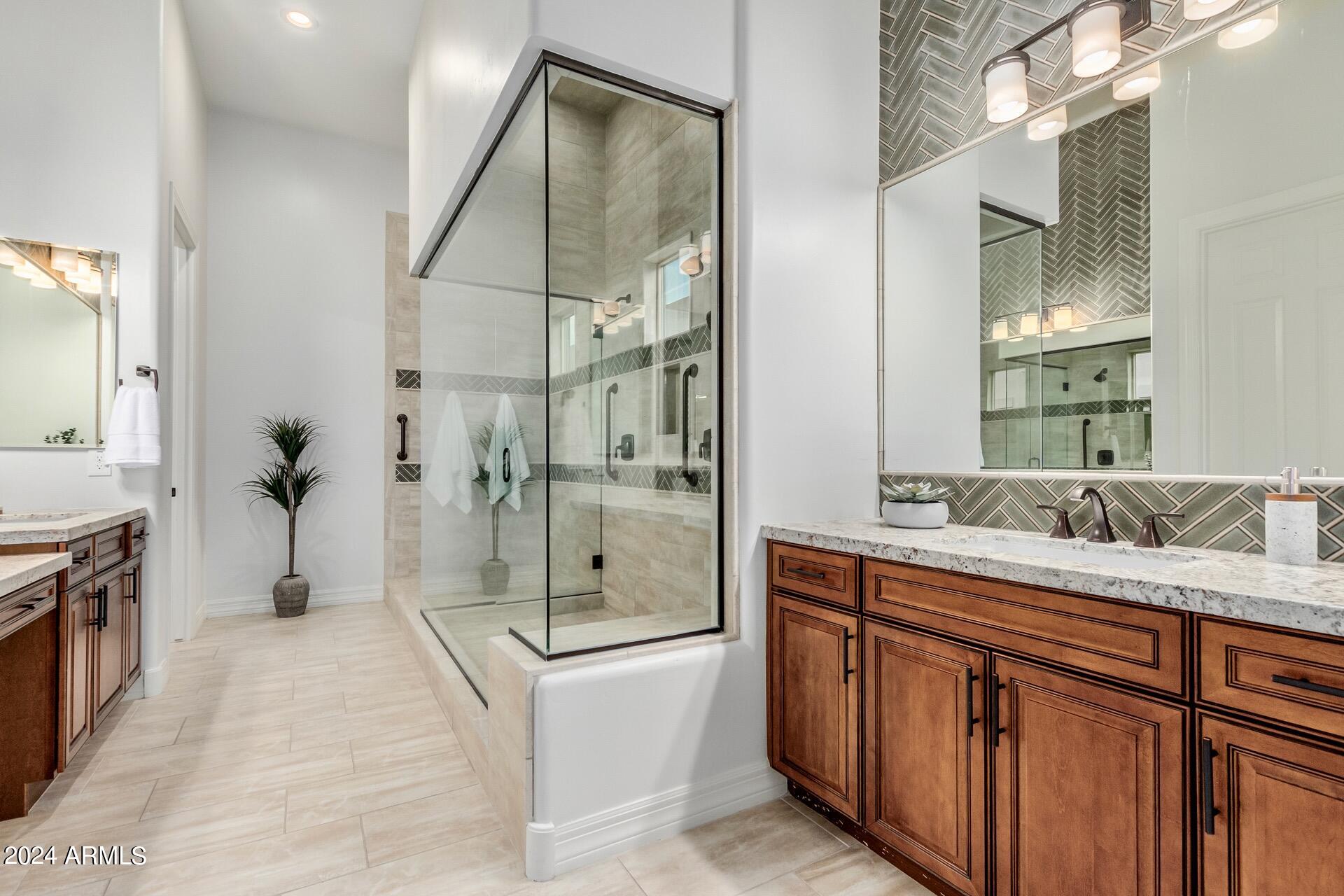 7250 E HIGH POINT Drive