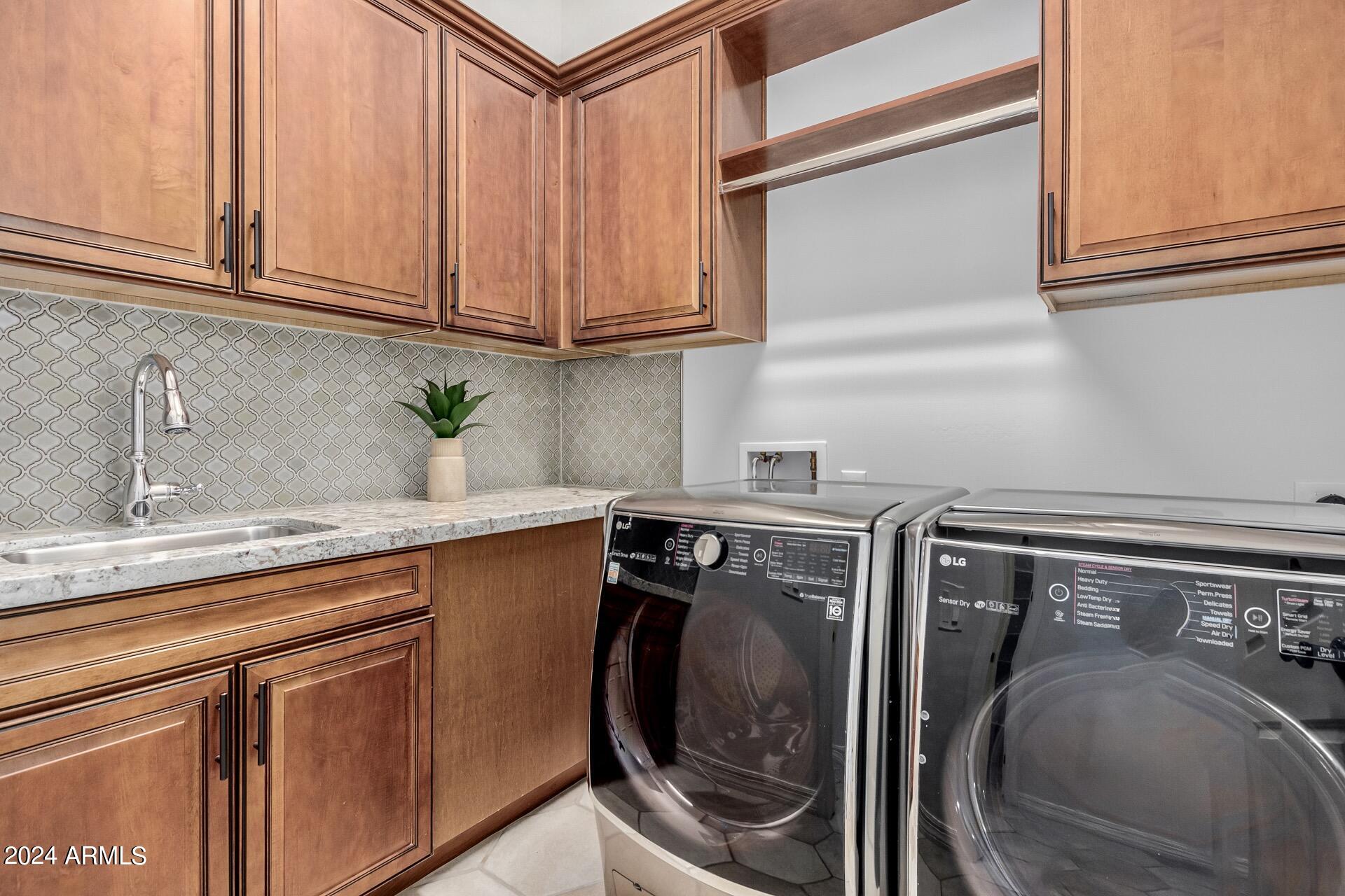 7250 E HIGH POINT Drive