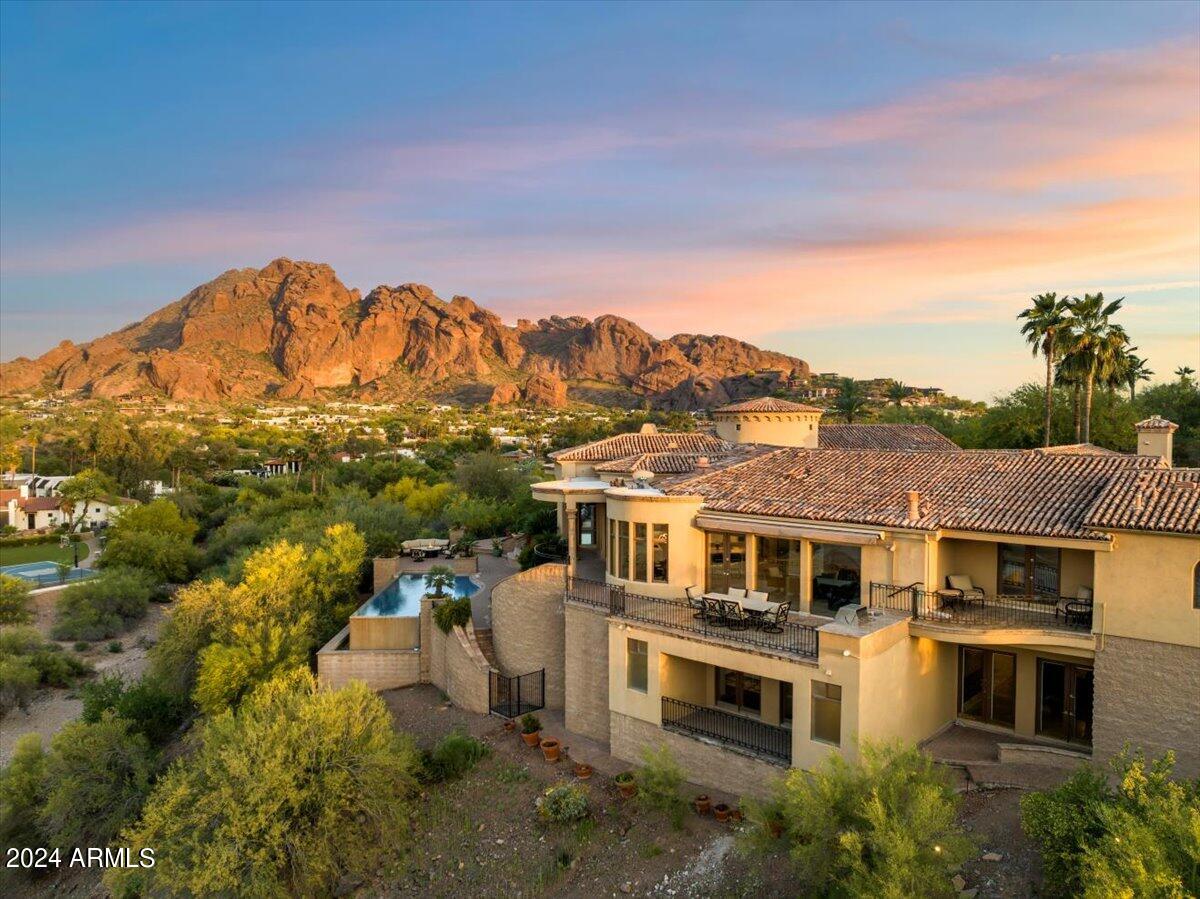 4490 E VALLEY VISTA Lane