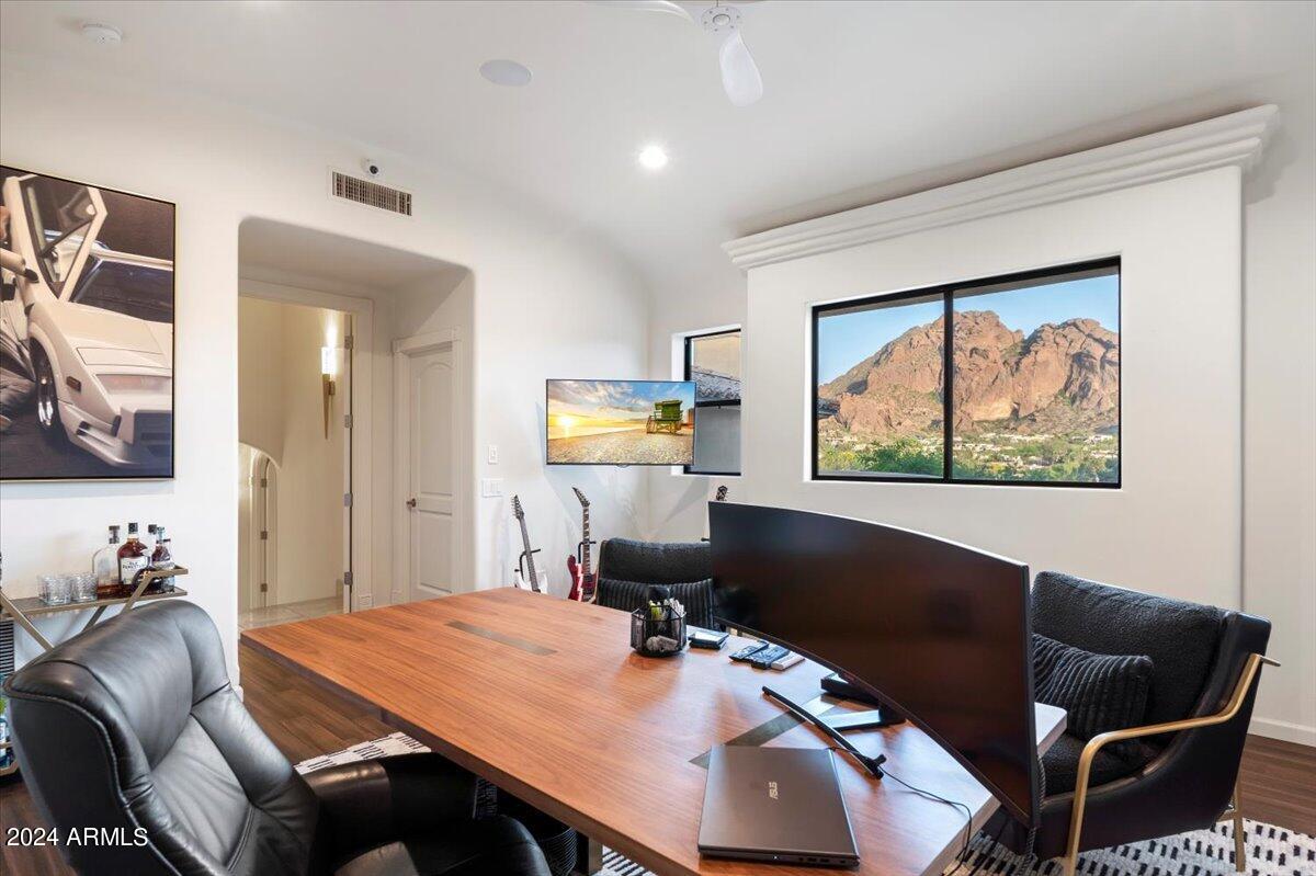 4490 E VALLEY VISTA Lane