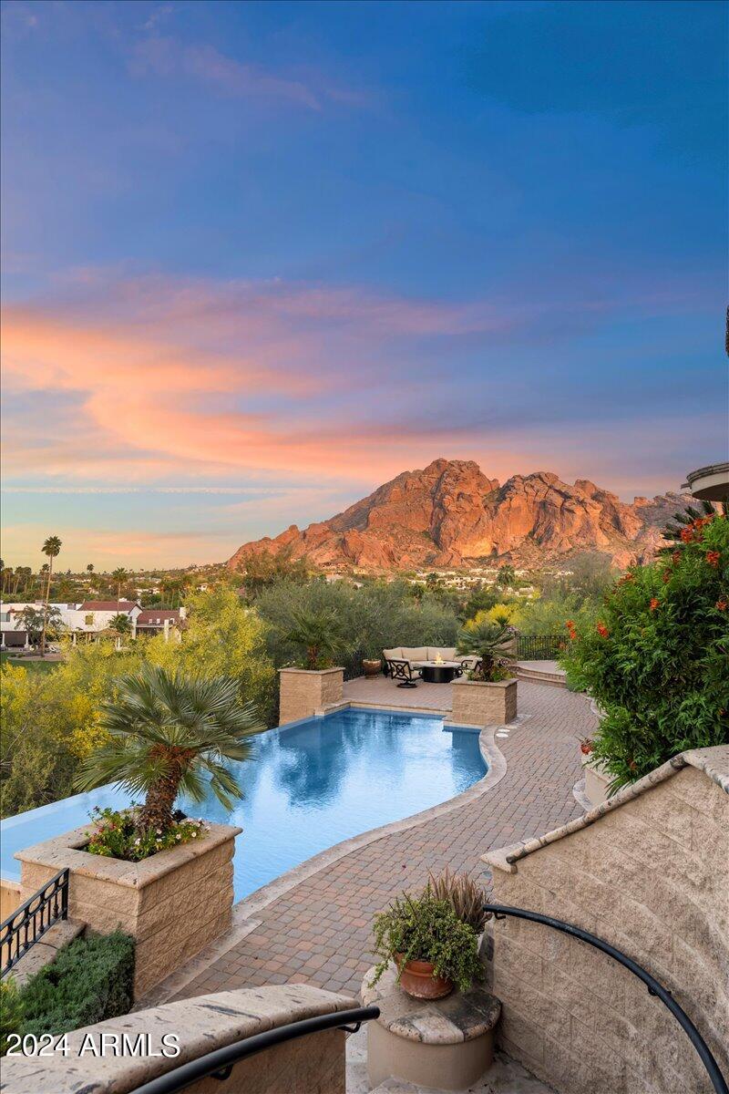 4490 E VALLEY VISTA Lane