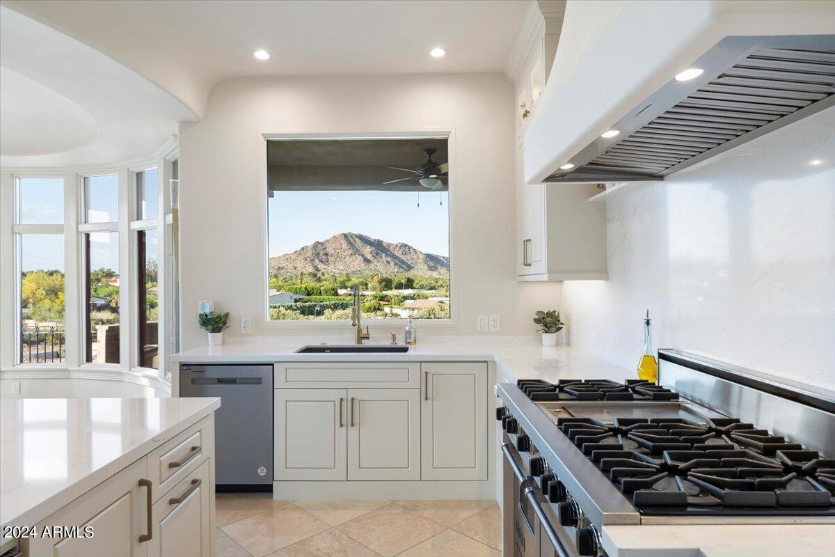 4490 E VALLEY VISTA Lane
