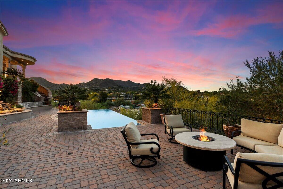 4490 E VALLEY VISTA Lane
