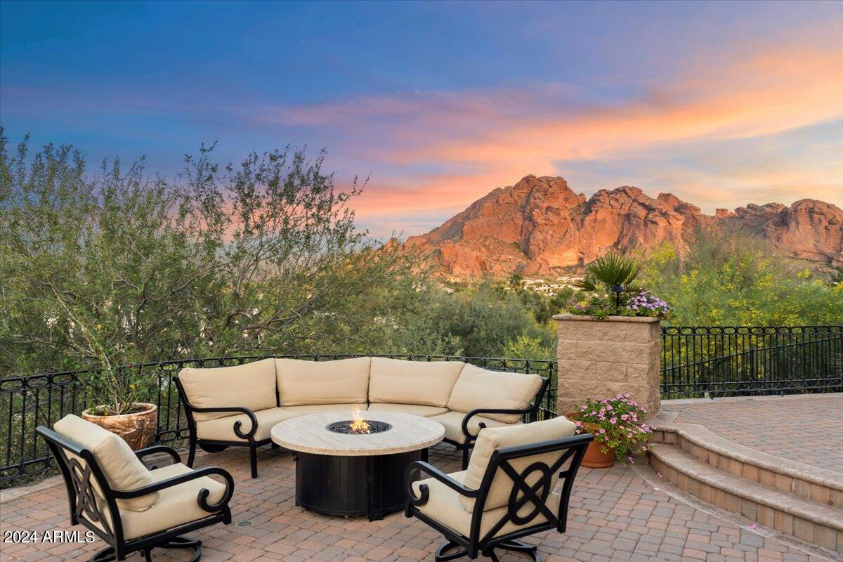 4490 E VALLEY VISTA Lane