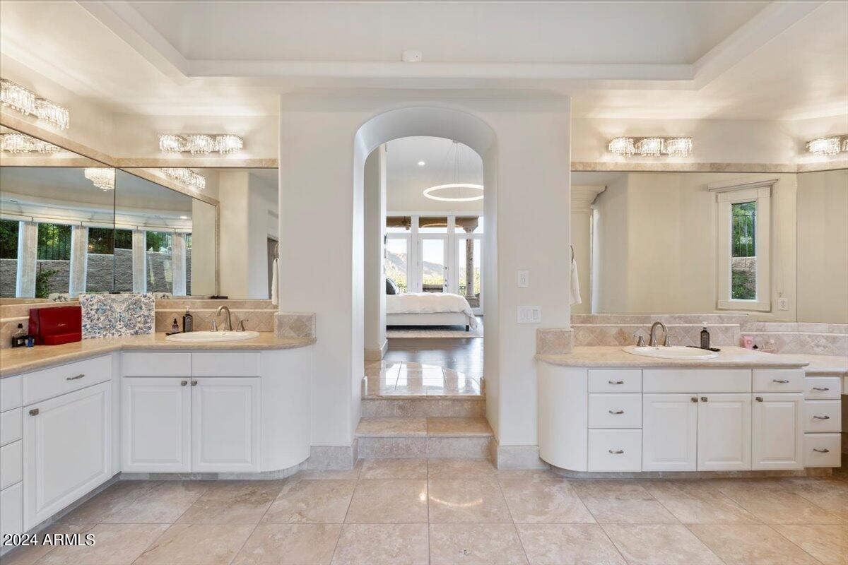 4490 E VALLEY VISTA Lane