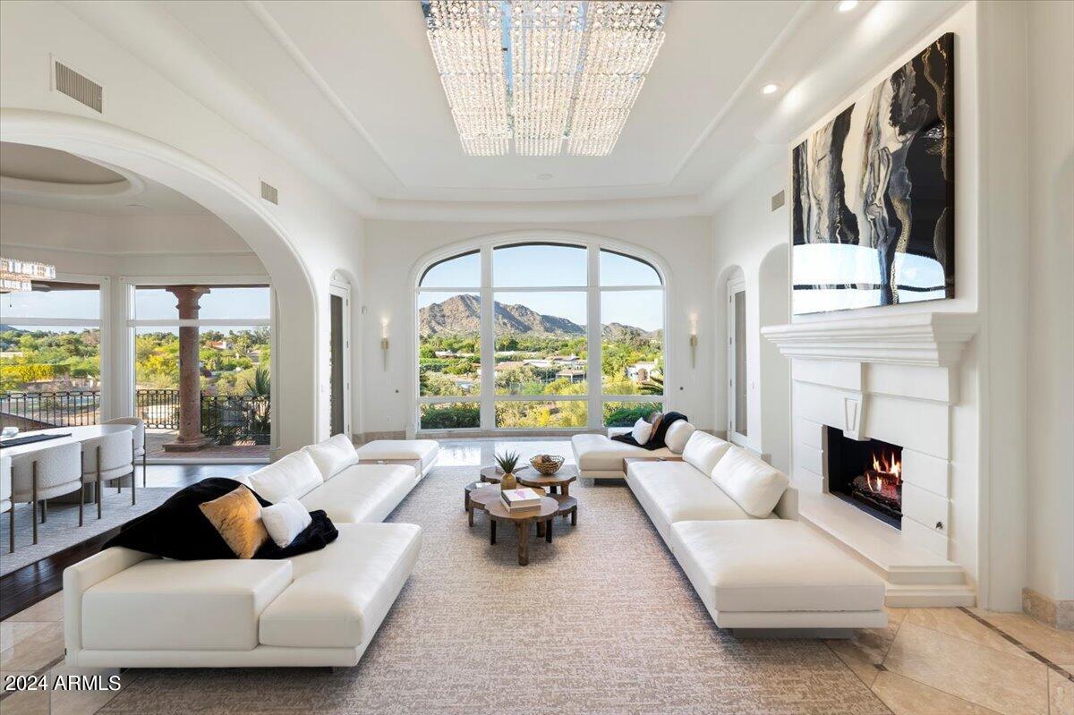 4490 E VALLEY VISTA Lane