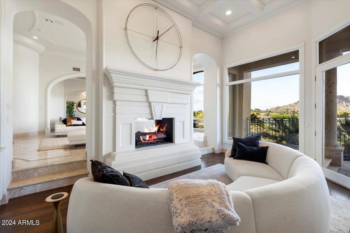 4490 E VALLEY VISTA Lane