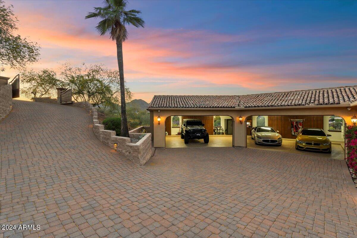 4490 E VALLEY VISTA Lane