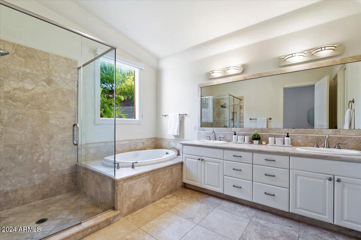 4490 E VALLEY VISTA Lane