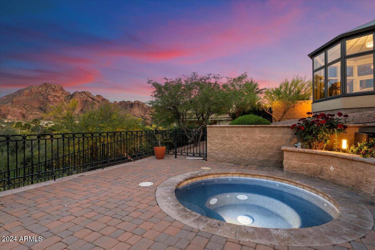 4490 E VALLEY VISTA Lane